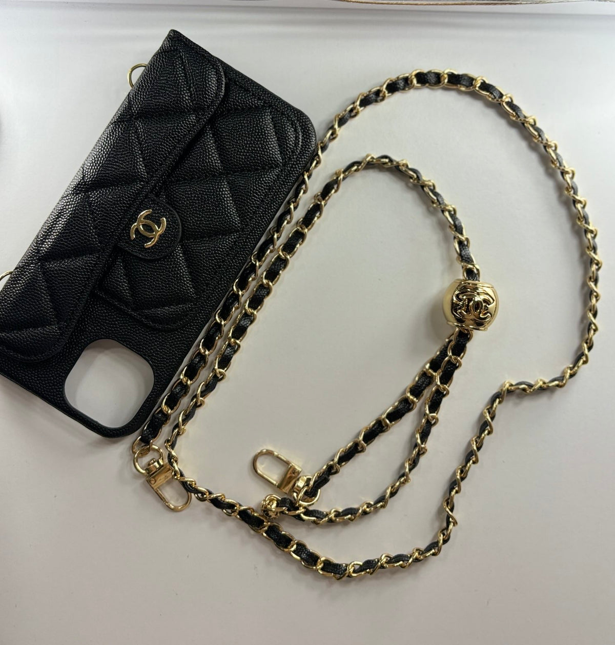 Logo CC + Lanière cross body gravée CC